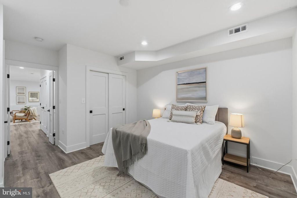 Image 16 of property listing at 3461 KESWICK RD, Baltimore, MD 21211