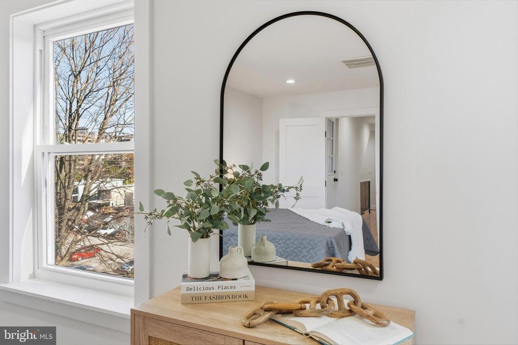 Image 18 of property listing at 3461 KESWICK RD, Baltimore, MD 21211