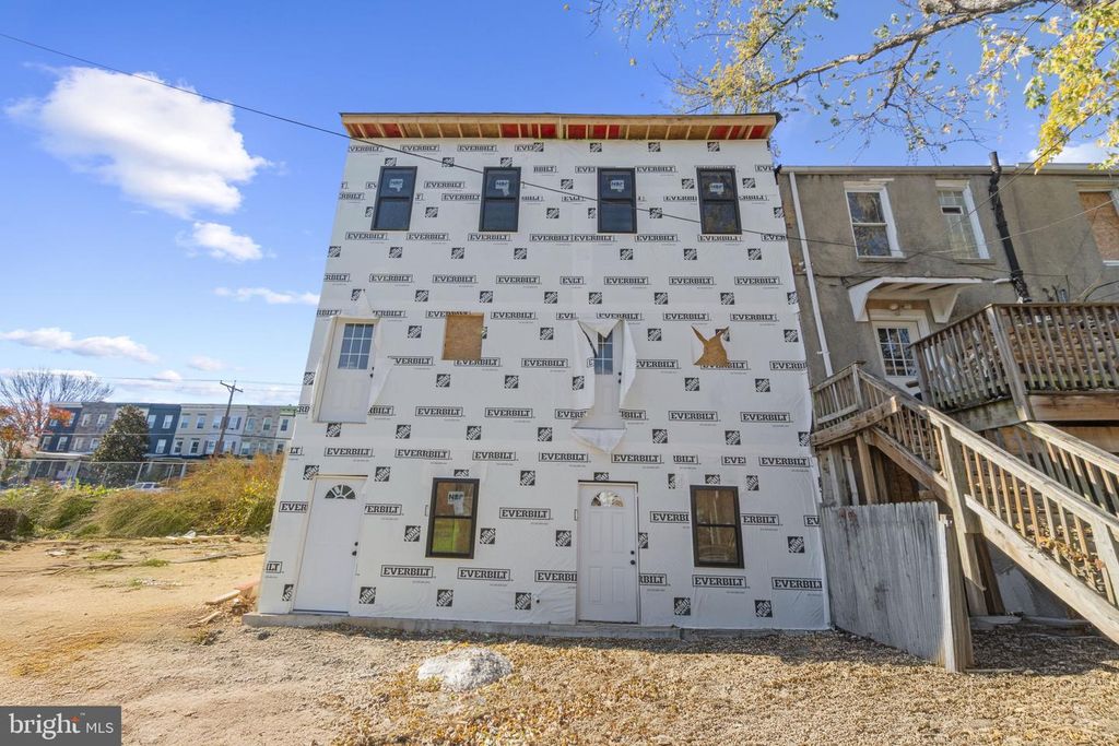 Image 22 of property listing at 3461 KESWICK RD, Baltimore, MD 21211