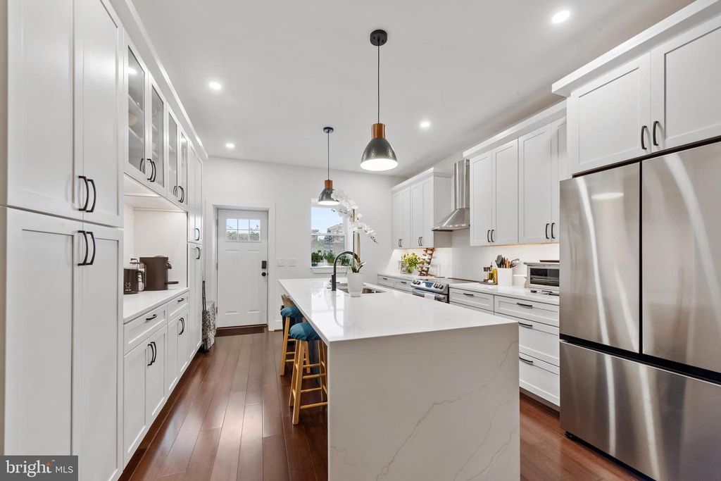 Image 9 of property listing at 3461 KESWICK RD, Baltimore, MD 21211
