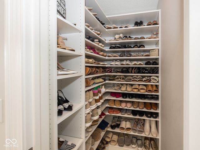 8635 Sturgen Bay Lane, Indianapolis, IN 46236