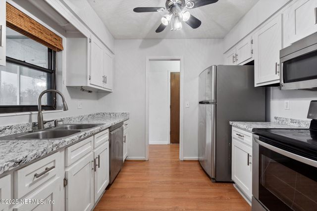 2166 JOHN HART Circle, Orange Park, FL 32073