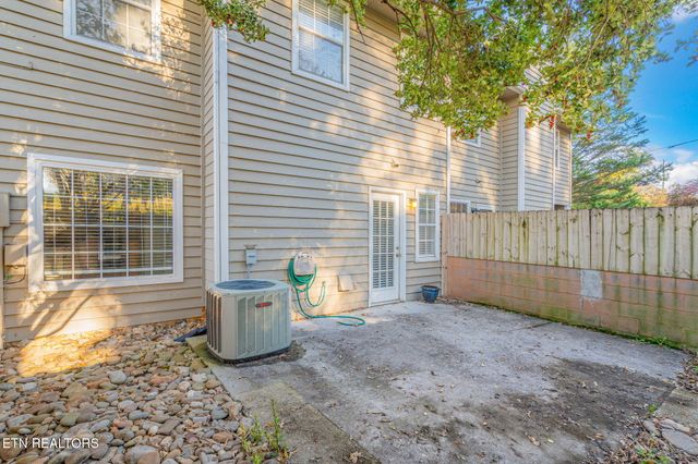 7829 Village Drive, Knoxville, TN 37919