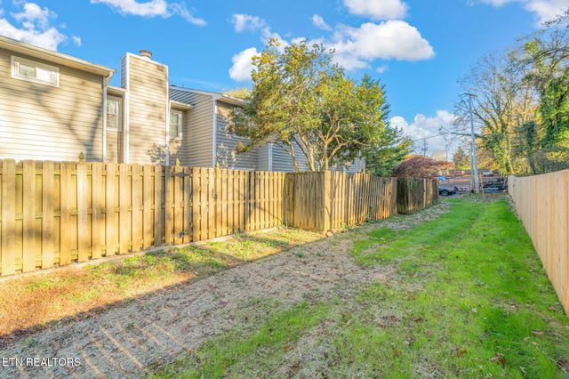 7829 Village Drive, Knoxville, TN 37919