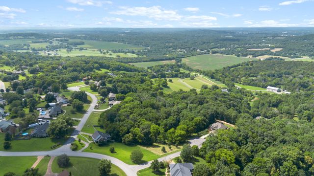 1202 Valarie Ln, Columbia, TN 38401