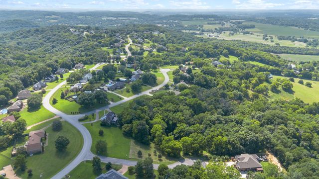 1202 Valarie Ln, Columbia, TN 38401