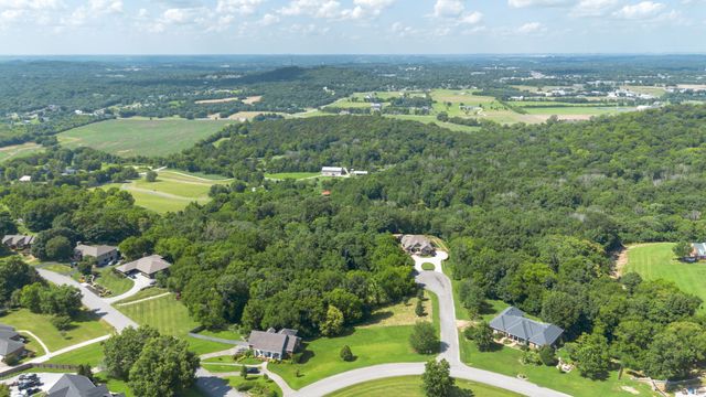 1202 Valarie Ln, Columbia, TN 38401