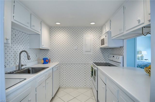 500 Pacific Ave Unit 405, Virginia Beach, VA 23451
