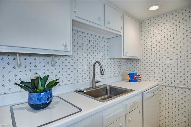 500 Pacific Ave Unit 405, Virginia Beach, VA 23451
