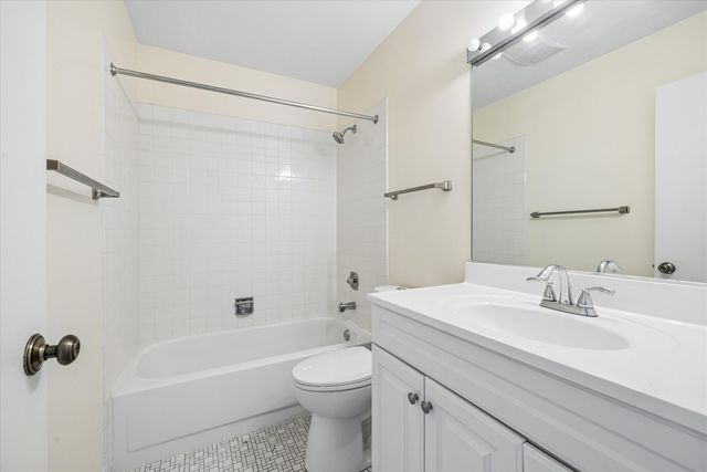 826 Thornton Court 2AL, Schaumburg, IL 60193