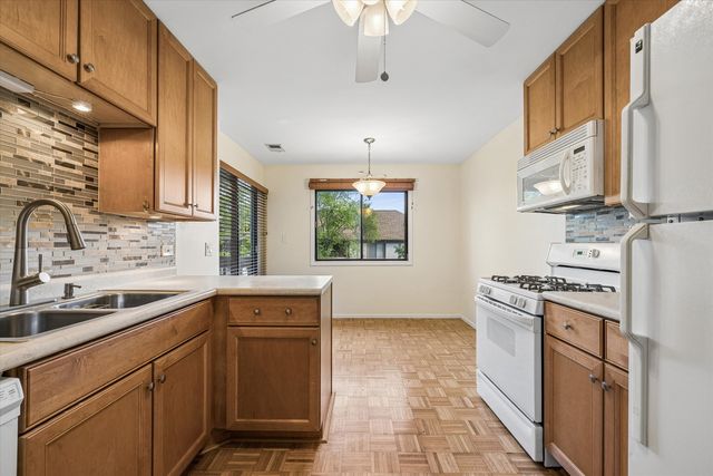 826 Thornton Court 2AL, Schaumburg, IL 60193
