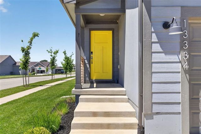 13334 W 180th Terrace, Overland Park, KS 66013