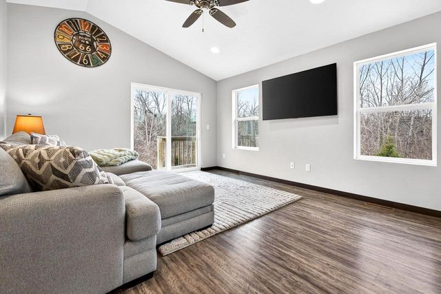 537 GOLF SIDE COURT, Hortonville, WI 54944