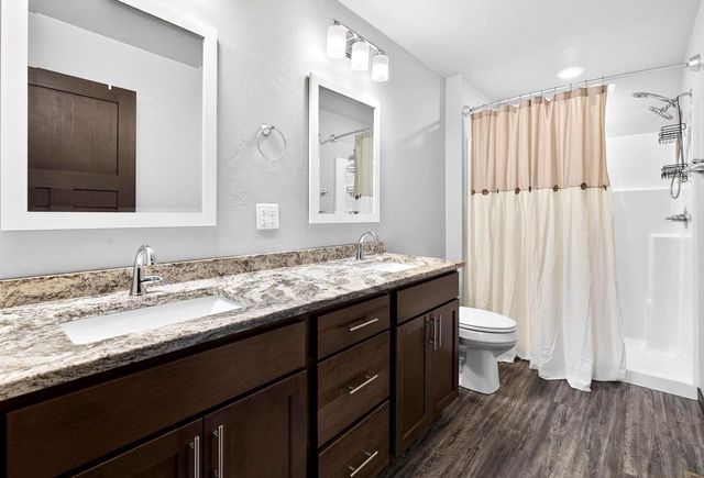 537 GOLF SIDE COURT, Hortonville, WI 54944