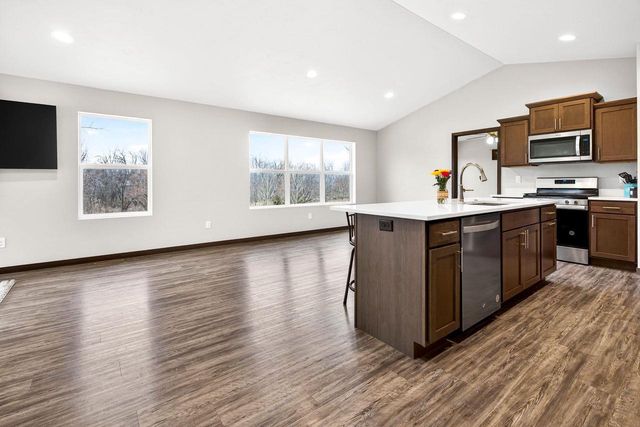 537 GOLF SIDE COURT, Hortonville, WI 54944