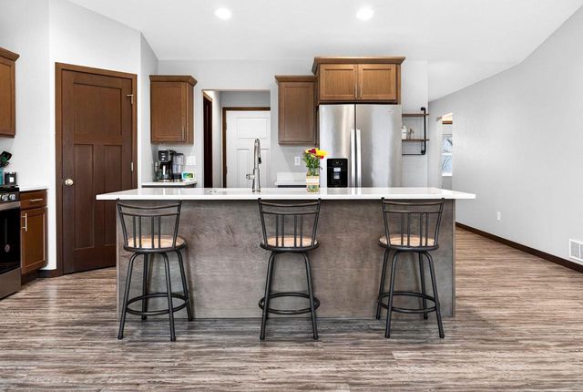 537 GOLF SIDE COURT, Hortonville, WI 54944