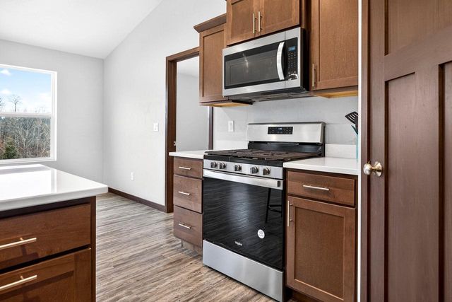 537 GOLF SIDE COURT, Hortonville, WI 54944