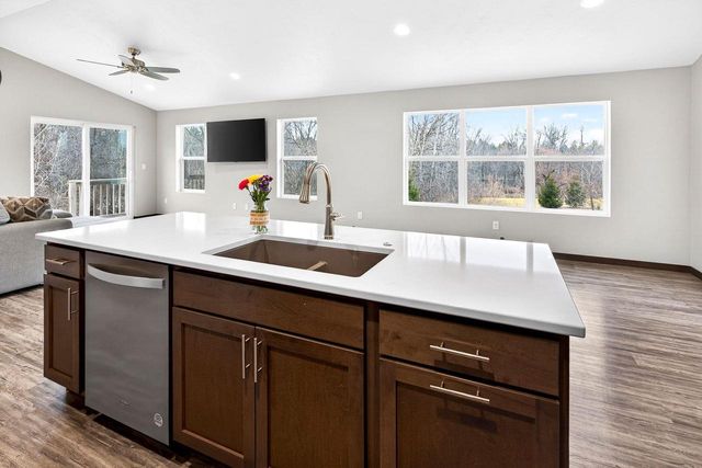 537 GOLF SIDE COURT, Hortonville, WI 54944