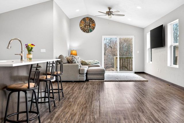 537 GOLF SIDE COURT, Hortonville, WI 54944