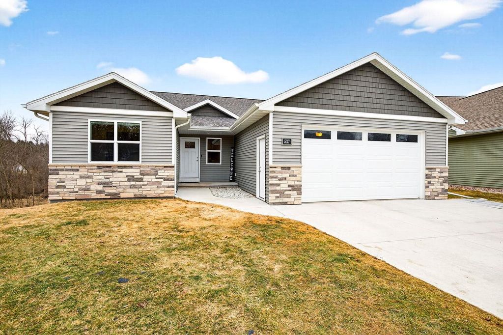 537 GOLF SIDE COURT, Hortonville, WI 54944