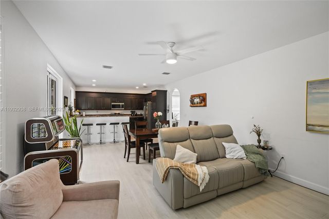 9127 SW 171st Ct, Miami, FL 33196