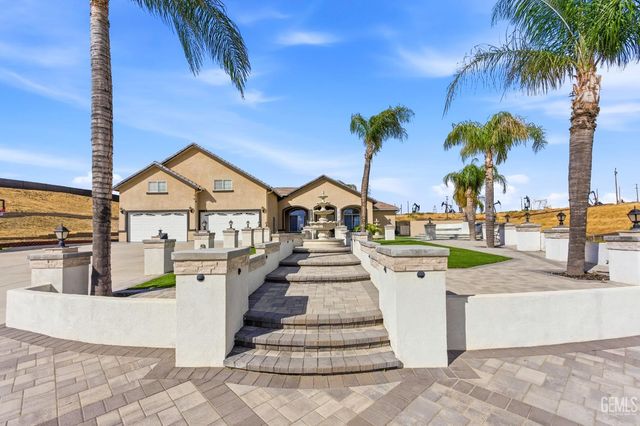 5059 N Hills Drive, Bakersfield, CA 93308