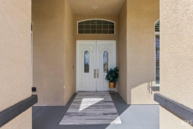 5059 N Hills Drive, Bakersfield, CA 93308