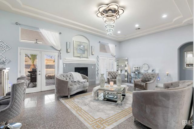5059 N Hills Drive, Bakersfield, CA 93308