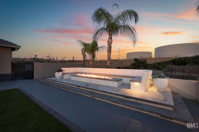 5059 N Hills Drive, Bakersfield, CA 93308