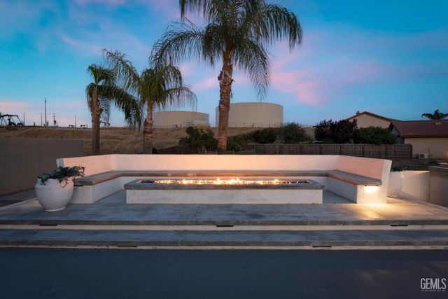 5059 N Hills Drive, Bakersfield, CA 93308