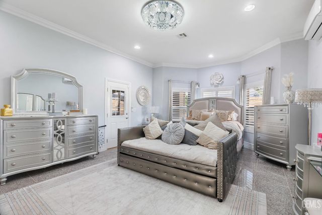 5059 N Hills Drive, Bakersfield, CA 93308