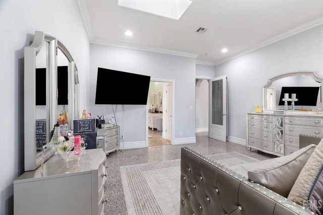 5059 N Hills Drive, Bakersfield, CA 93308