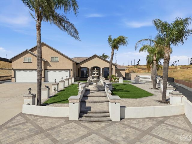 5059 N Hills Drive, Bakersfield, CA 93308