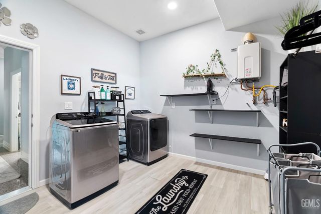 5059 N Hills Drive, Bakersfield, CA 93308