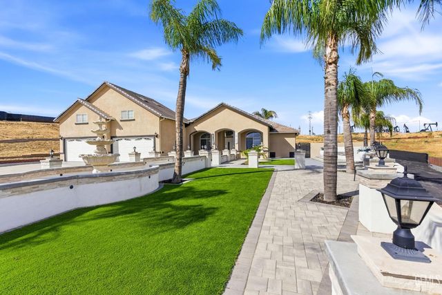 5059 N Hills Drive, Bakersfield, CA 93308