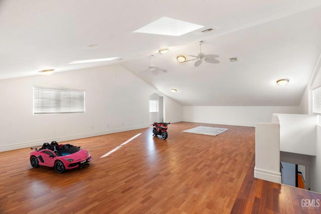 5059 N Hills Drive, Bakersfield, CA 93308