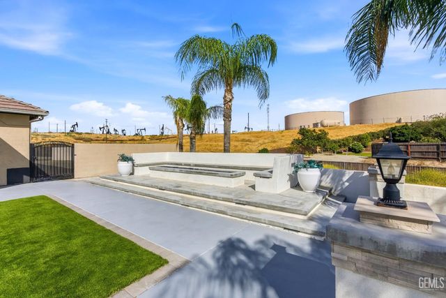 5059 N Hills Drive, Bakersfield, CA 93308