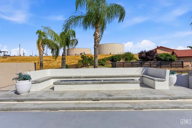 5059 N Hills Drive, Bakersfield, CA 93308