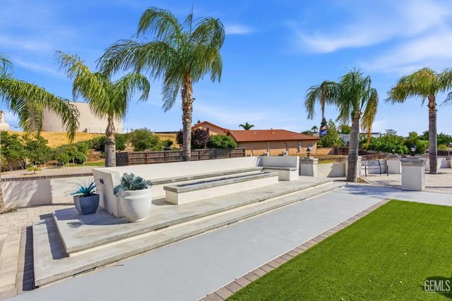 5059 N Hills Drive, Bakersfield, CA 93308