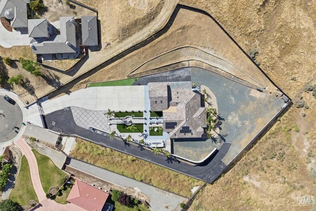5059 N Hills Drive, Bakersfield, CA 93308
