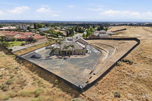 5059 N Hills Drive, Bakersfield, CA 93308