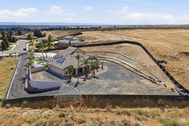 5059 N Hills Drive, Bakersfield, CA 93308