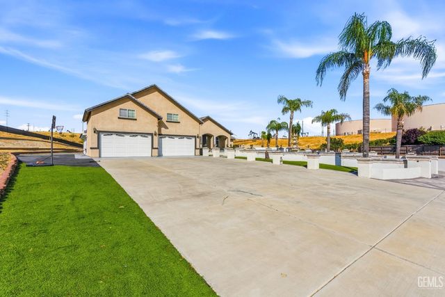 5059 N Hills Drive, Bakersfield, CA 93308