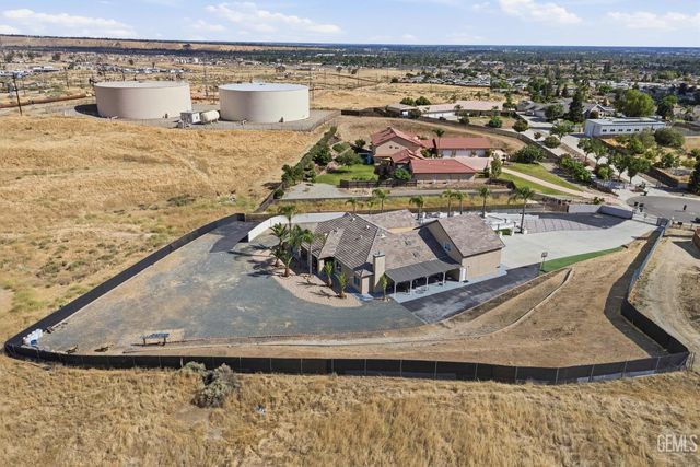 5059 N Hills Drive, Bakersfield, CA 93308