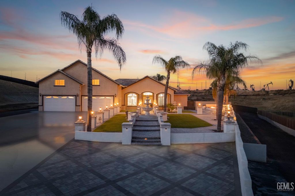 5059 N Hills Drive, Bakersfield, CA 93308