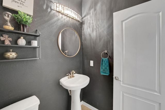 9511 White Landing Drive, Mont Belvieu, TX 77523