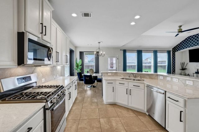 9511 White Landing Drive, Mont Belvieu, TX 77523