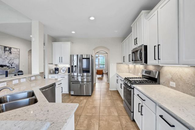 9511 White Landing Drive, Mont Belvieu, TX 77523