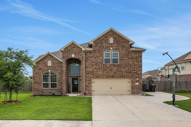 9511 White Landing Drive, Mont Belvieu, TX 77523