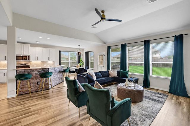 9511 White Landing Drive, Mont Belvieu, TX 77523